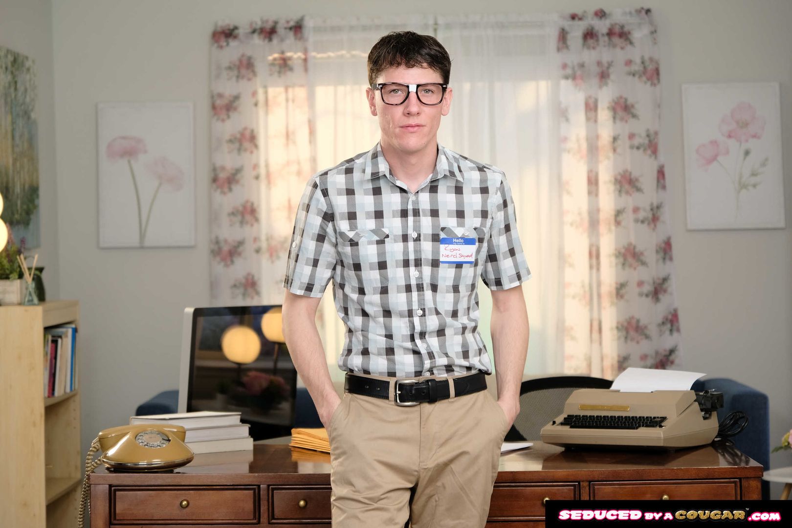 Sophia West calls the nerd guy to fix her computer and fuck her pussy