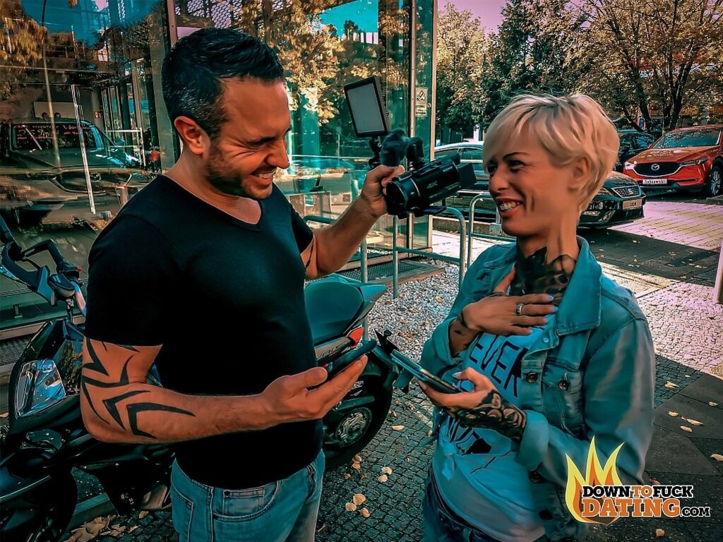 Vicky Hundt: Wins The Big Dick Lottery