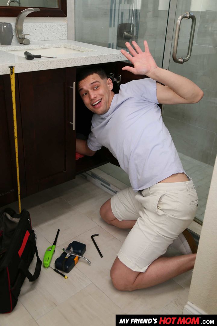 Richelle Ryan Lets her son's friend work on her pipes!!!