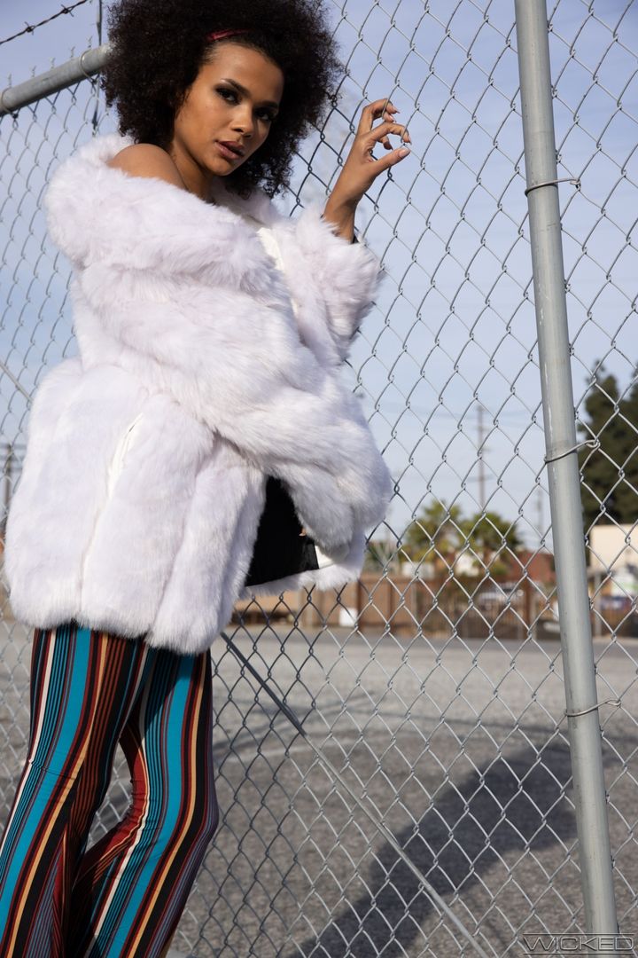 Glamcore - Scene 4