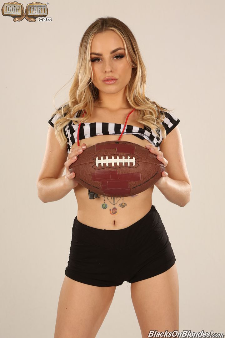 Anna Claire Clouds-BlacksOnBlondes