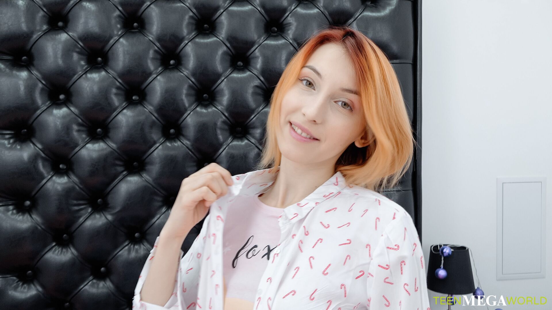 Ginger cutie tests toys on cam