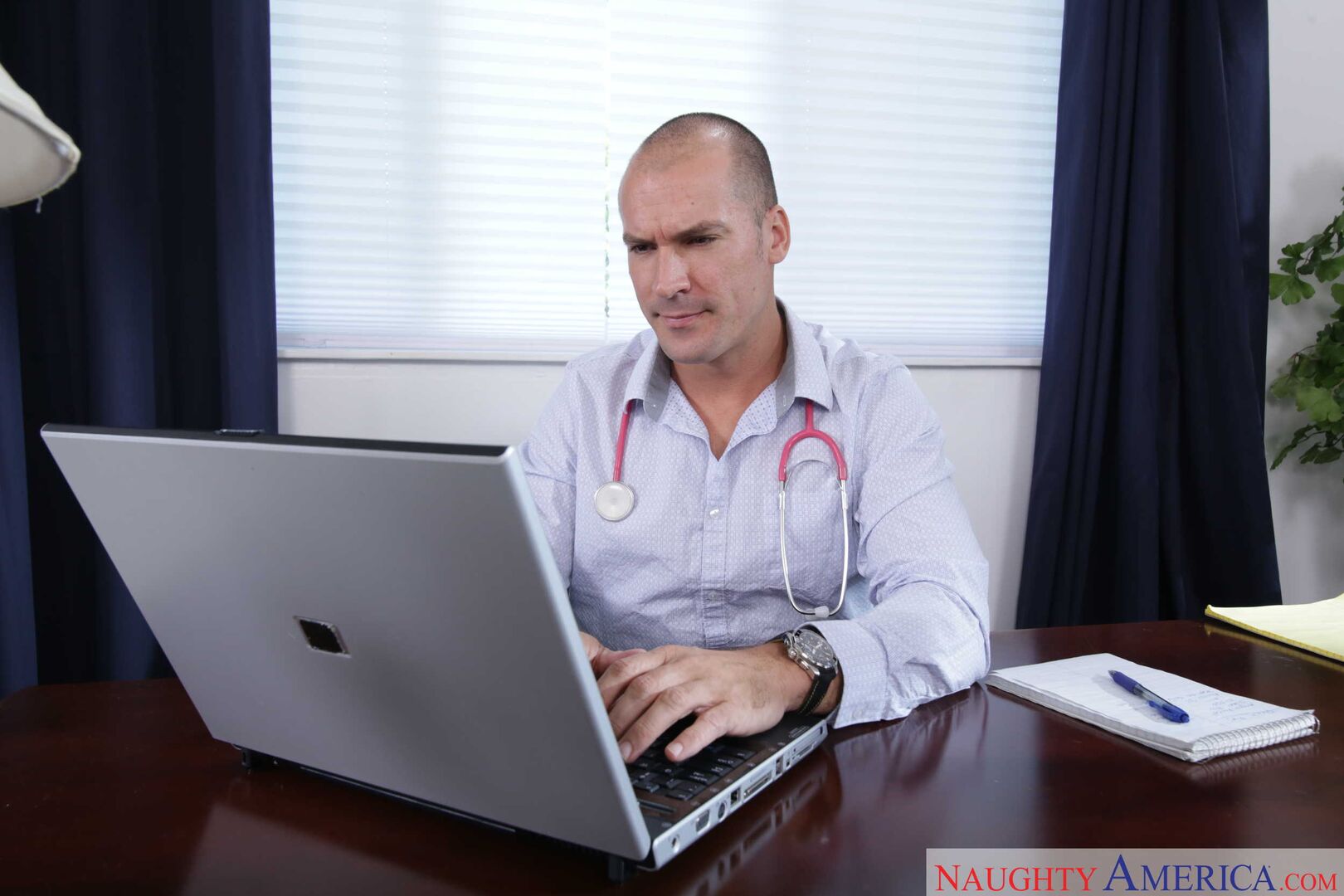 Bad girl Aidra Fox fucking in the desk with her bubble butt