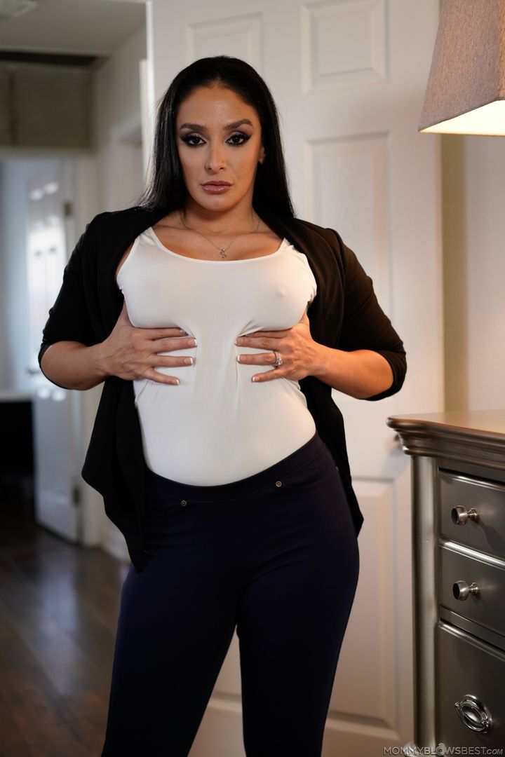 Blowjob From Mom Scene 01