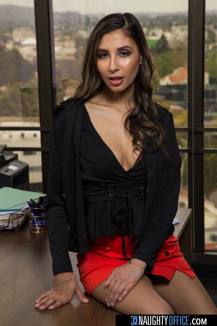 Sexy Gianna Dior is horny in the office