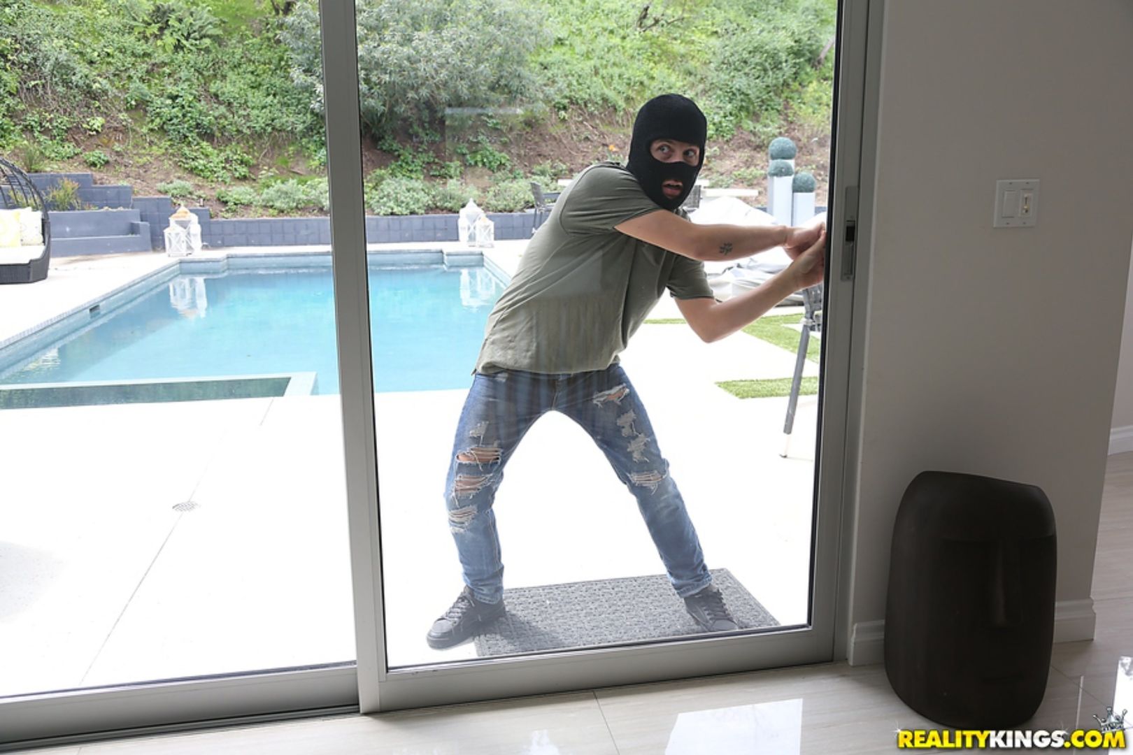 Shower Robber