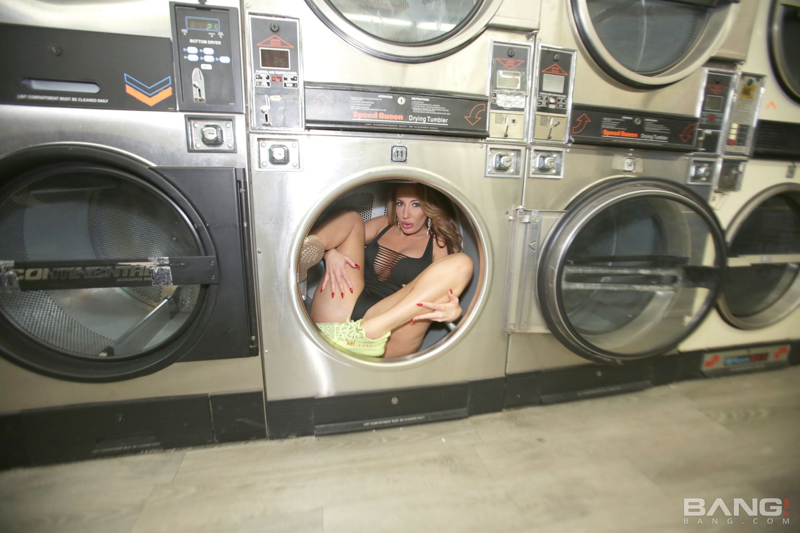 Richelle Ryan Runs From The Cops And Gets Her Pussy Fucked In A Laundromat