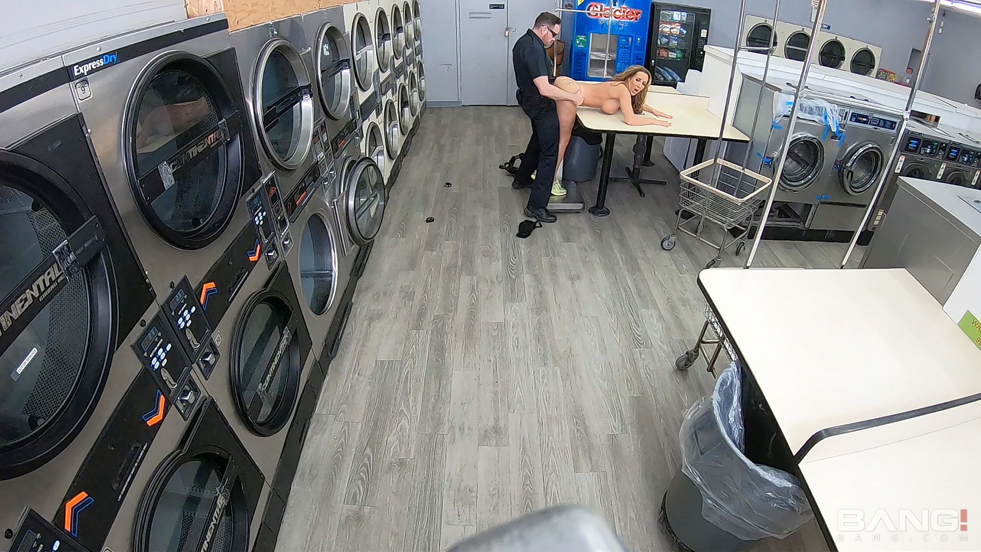 Richelle Ryan Runs From The Cops And Gets Her Pussy Fucked In A Laundromat