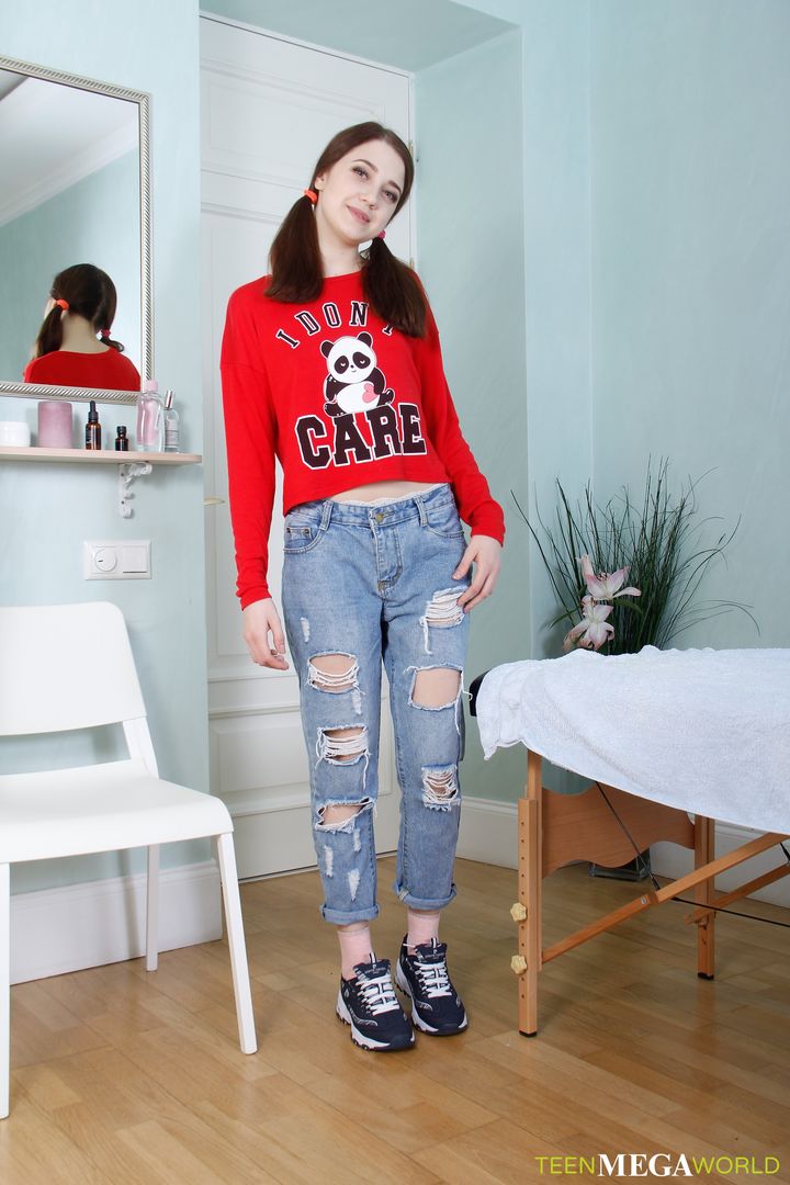 Sweetie paints lips with sperm