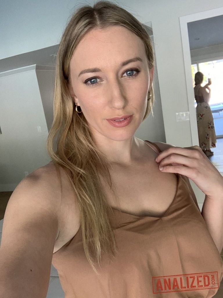 Riley Reyes: Anal Fun At Home