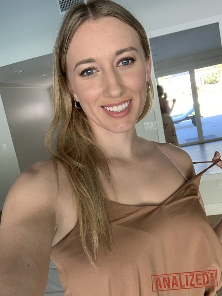 Riley Reyes: Anal Fun At Home