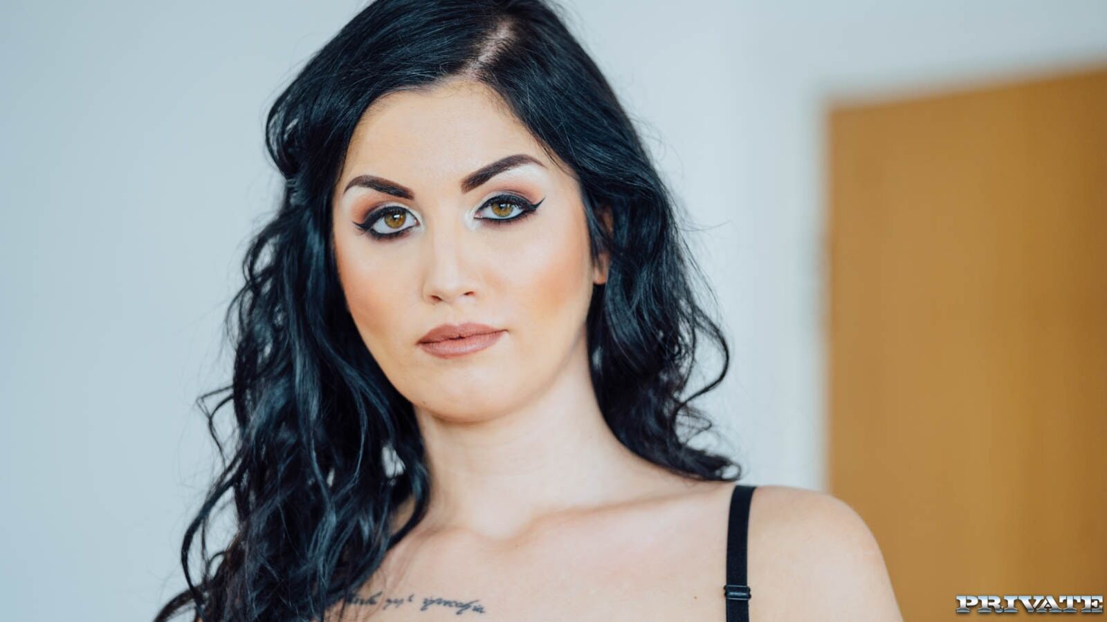 Loren Minardi debuts with a DP and Anal threesome