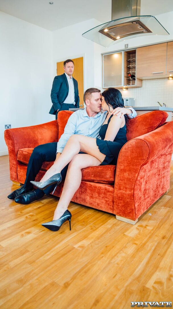 Loren Minardi debuts with a DP and Anal threesome