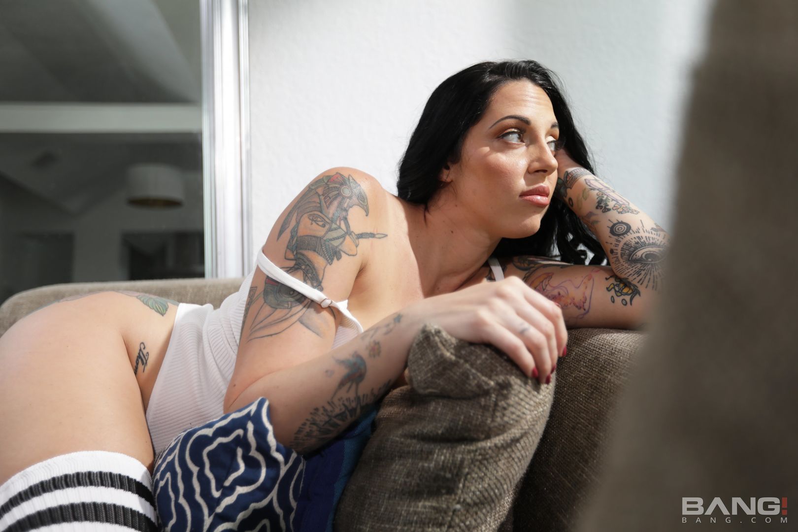 Lilith Morningstar Lets Two Cocks Share Her Sweet Pussy