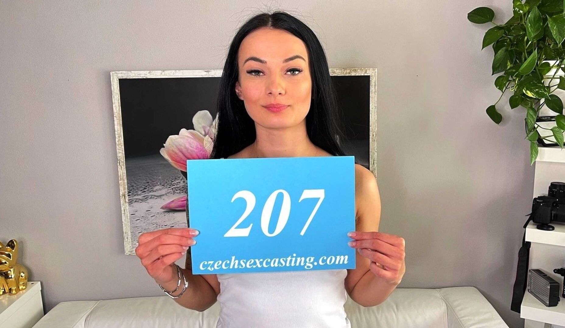 Czech sexy brunette fucked in photo shoot