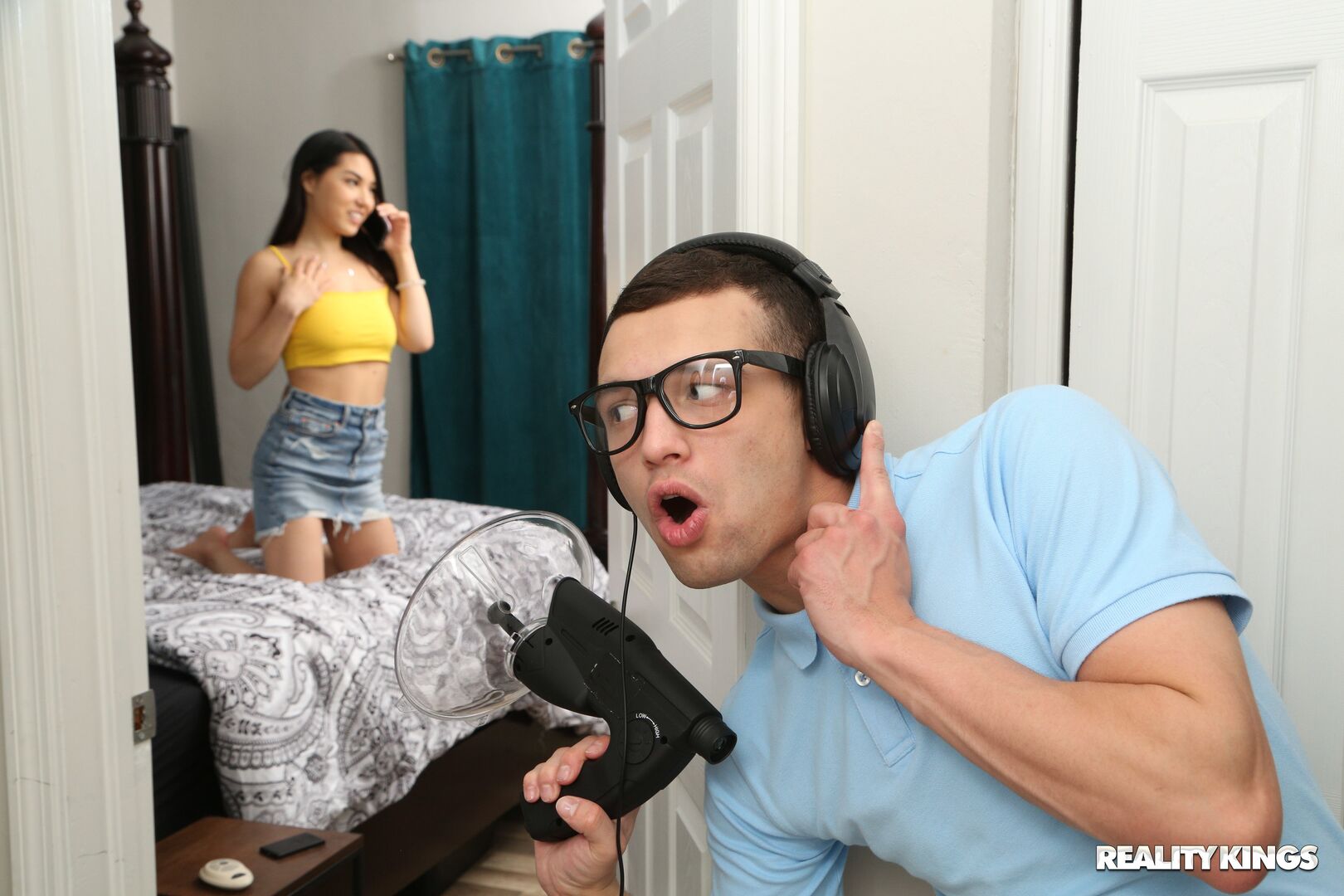 Spying on the Horny Zoomer