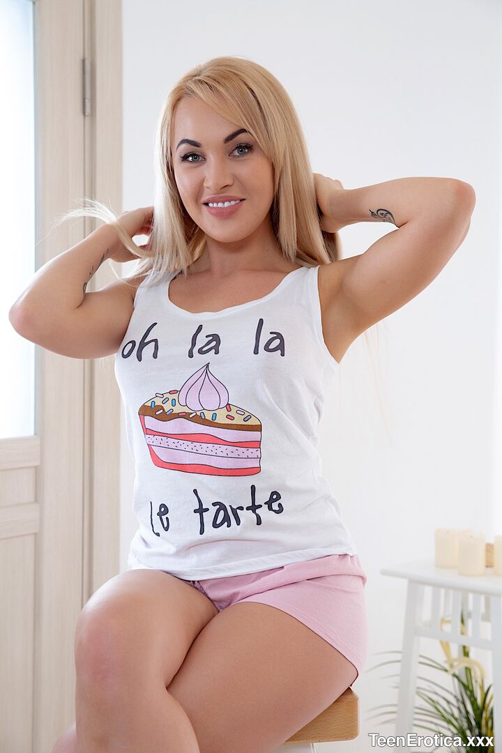 Alexa Is An Alluring Anal Loving Ravishing Beauty