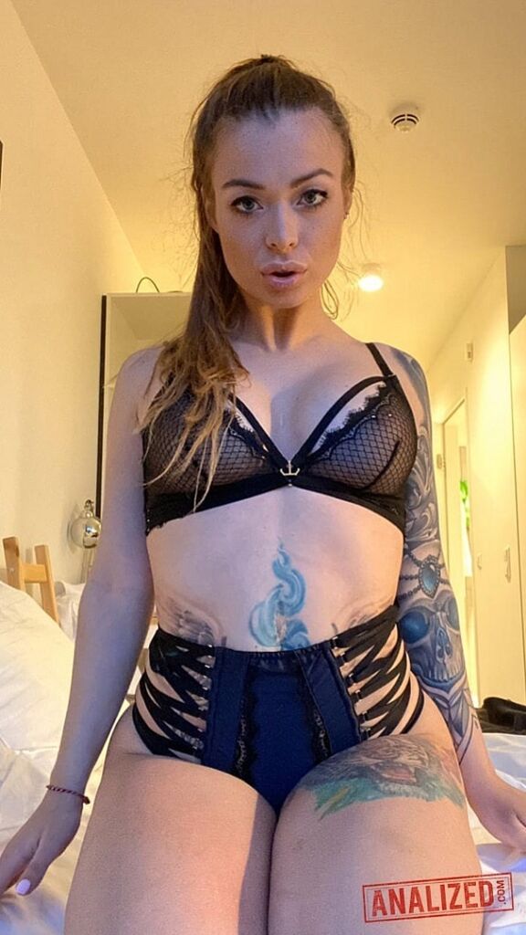 Misha Maver: Gape For The Camera