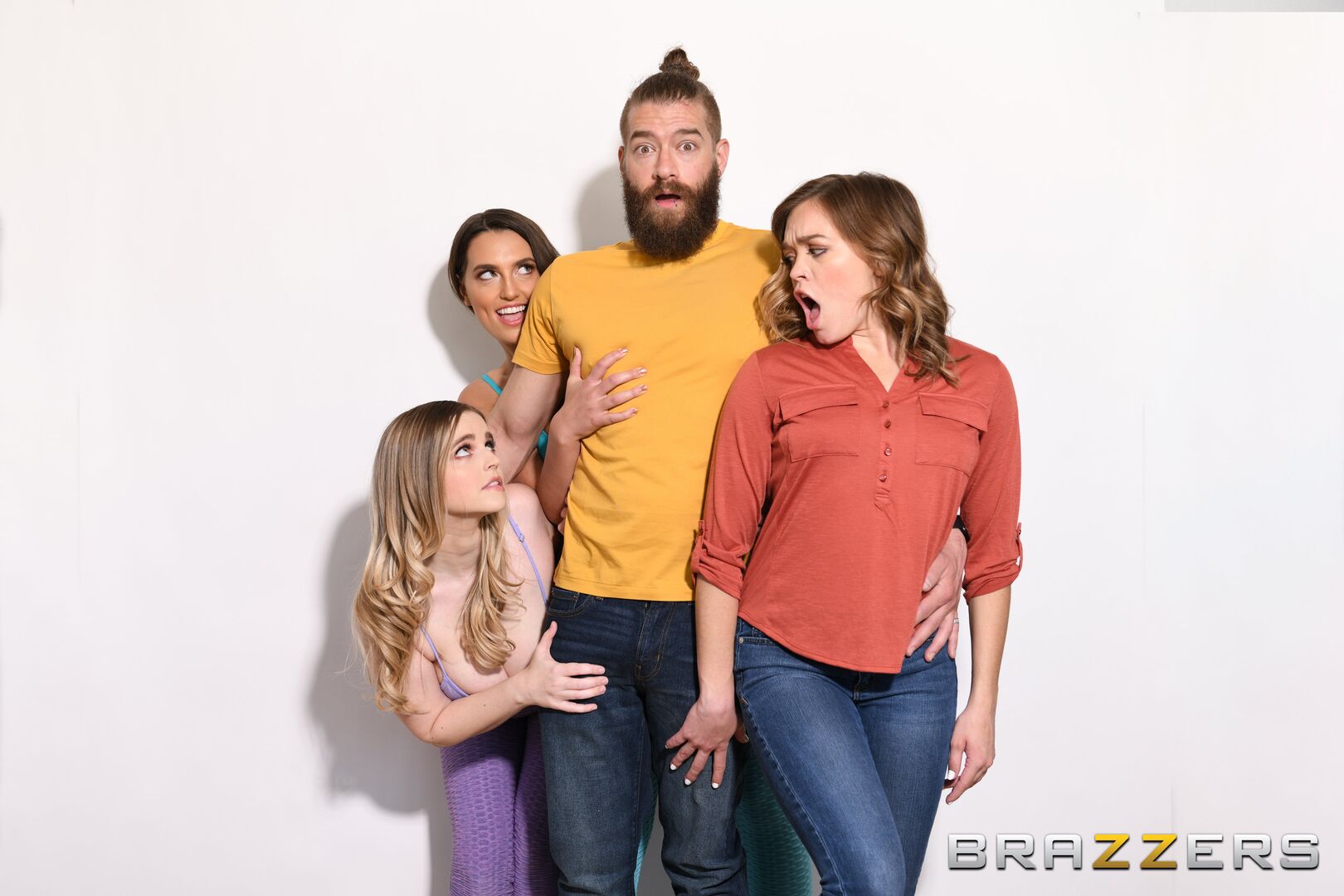 Smashing My Hot Lesbian Roommates