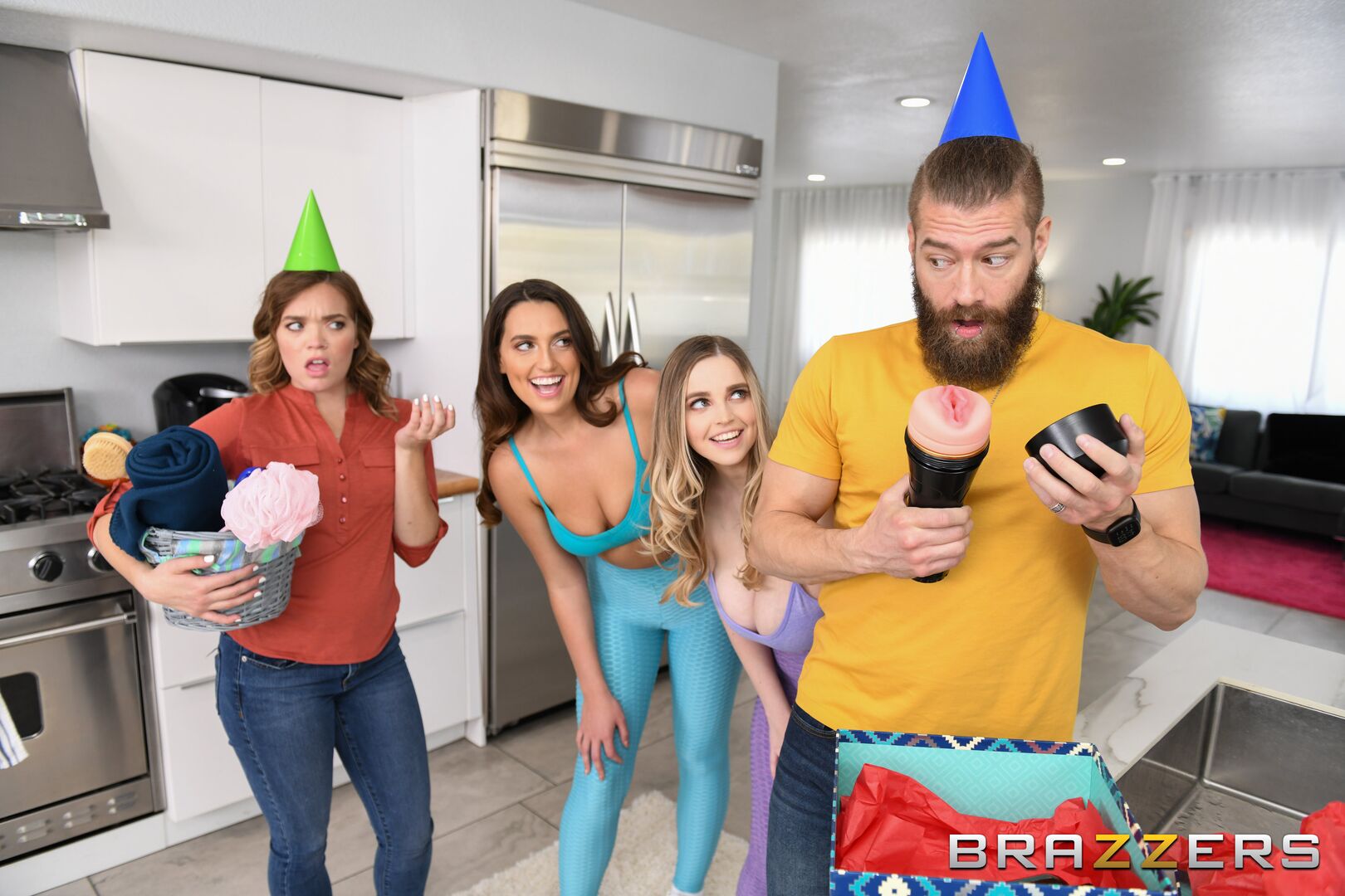 Smashing My Hot Lesbian Roommates