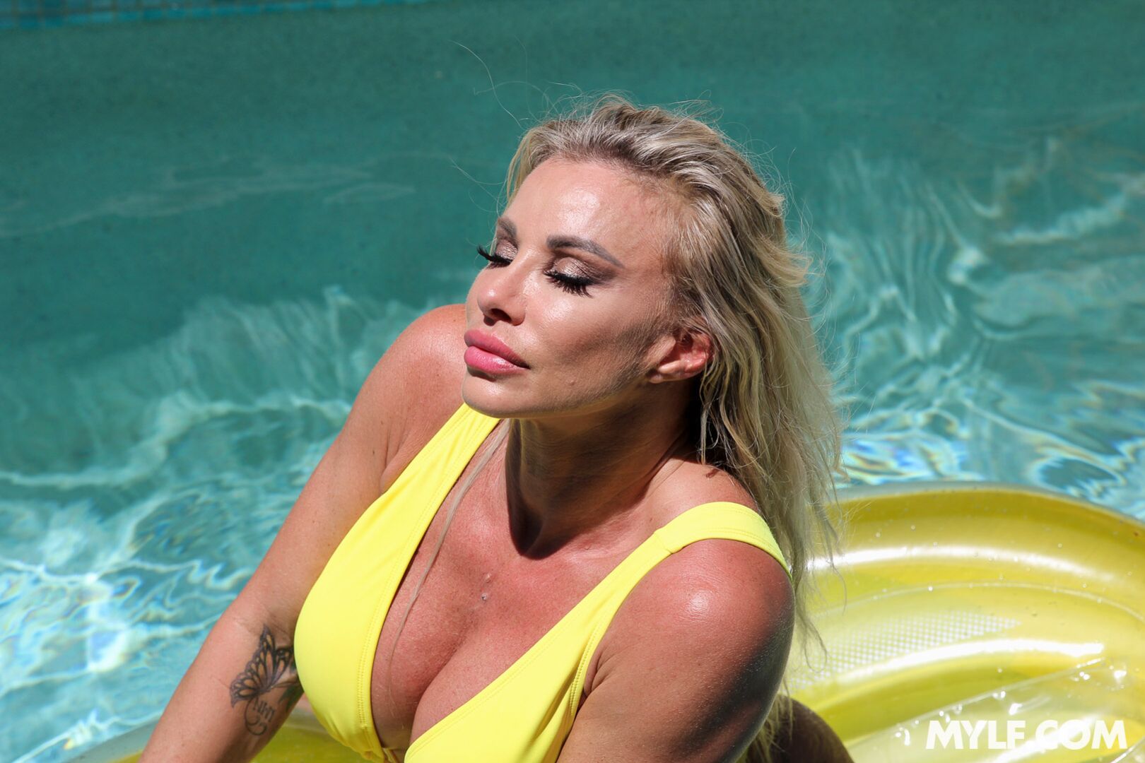 High Quality Blonde MYLF