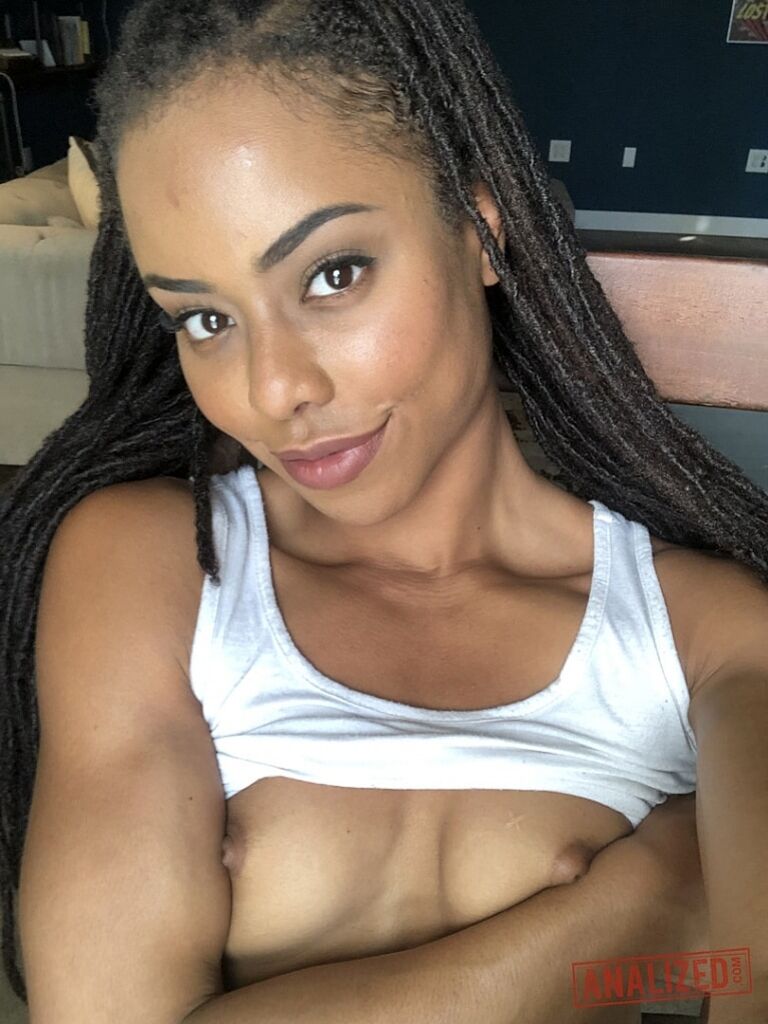 Kira Noir: Wants Her Ass Stretched