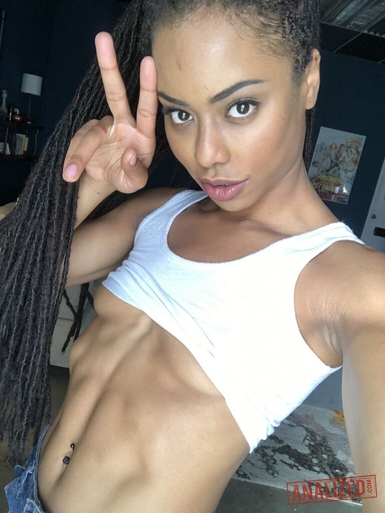 Kira Noir: Wants Her Ass Stretched