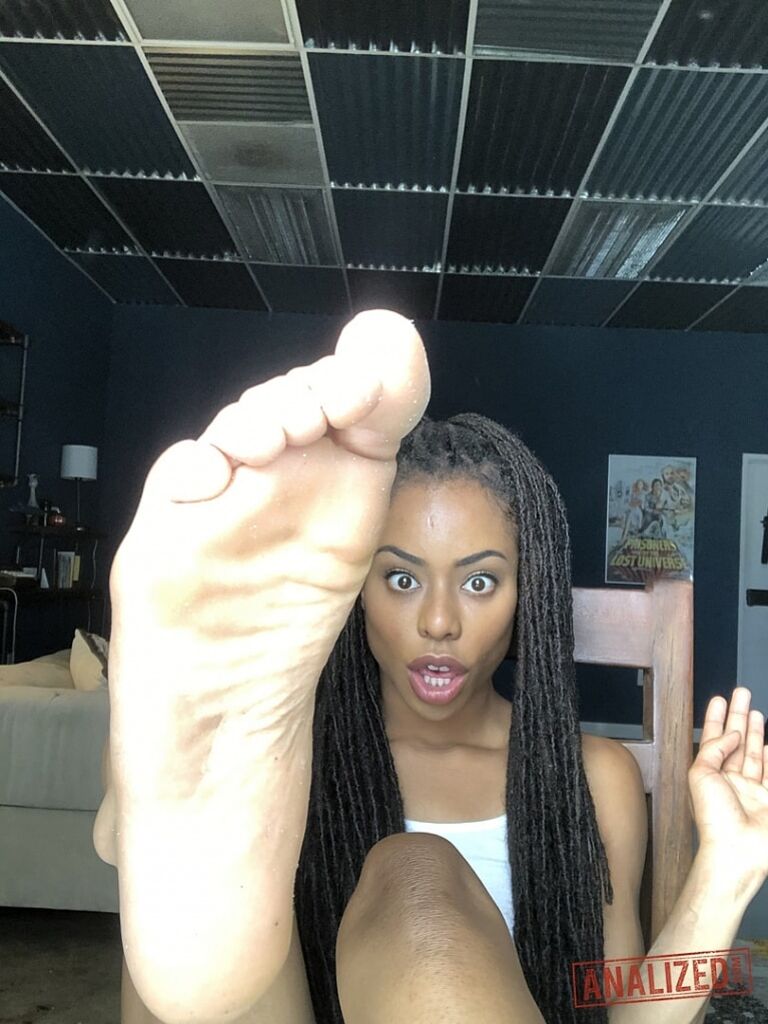 Kira Noir: Wants Her Ass Stretched