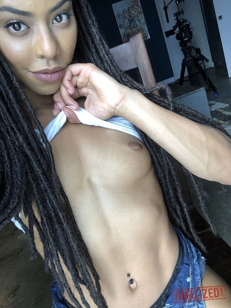 Kira Noir: Wants Her Ass Stretched