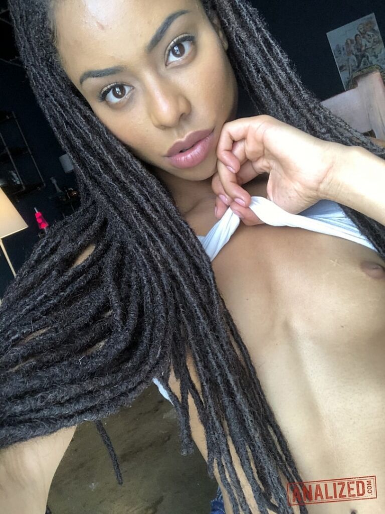 Kira Noir: Wants Her Ass Stretched