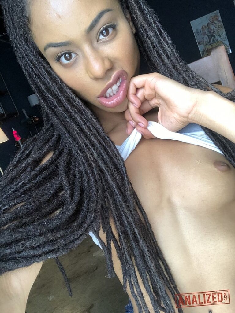 Kira Noir: Wants Her Ass Stretched