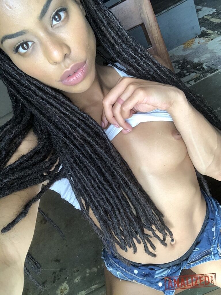 Kira Noir: Wants Her Ass Stretched