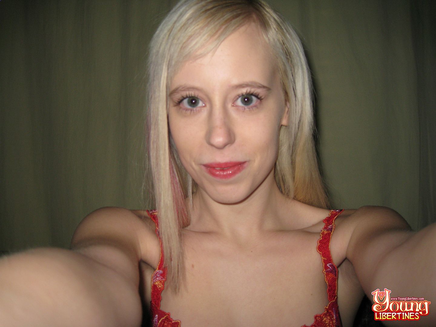 Teeny dildoing in the office