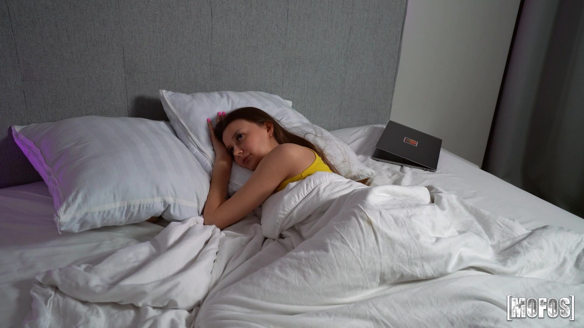 Julie Logs Into MOFOS.com