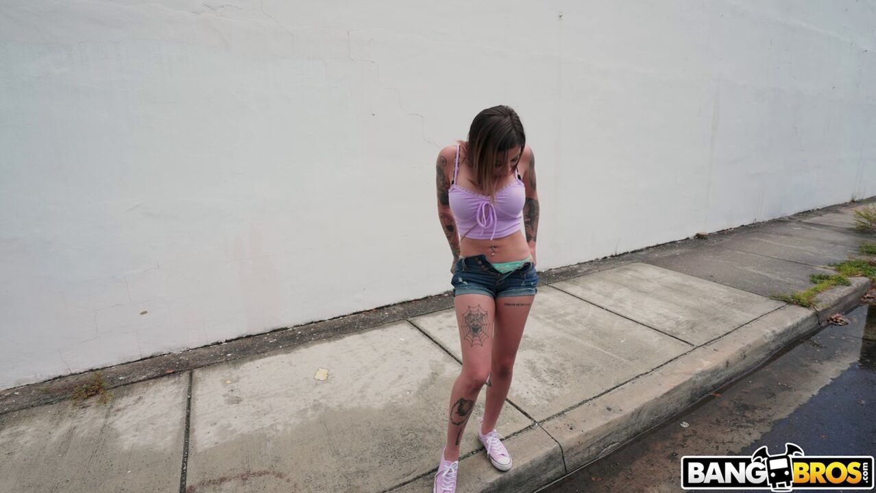 Wild Girl Twerks For a Ride