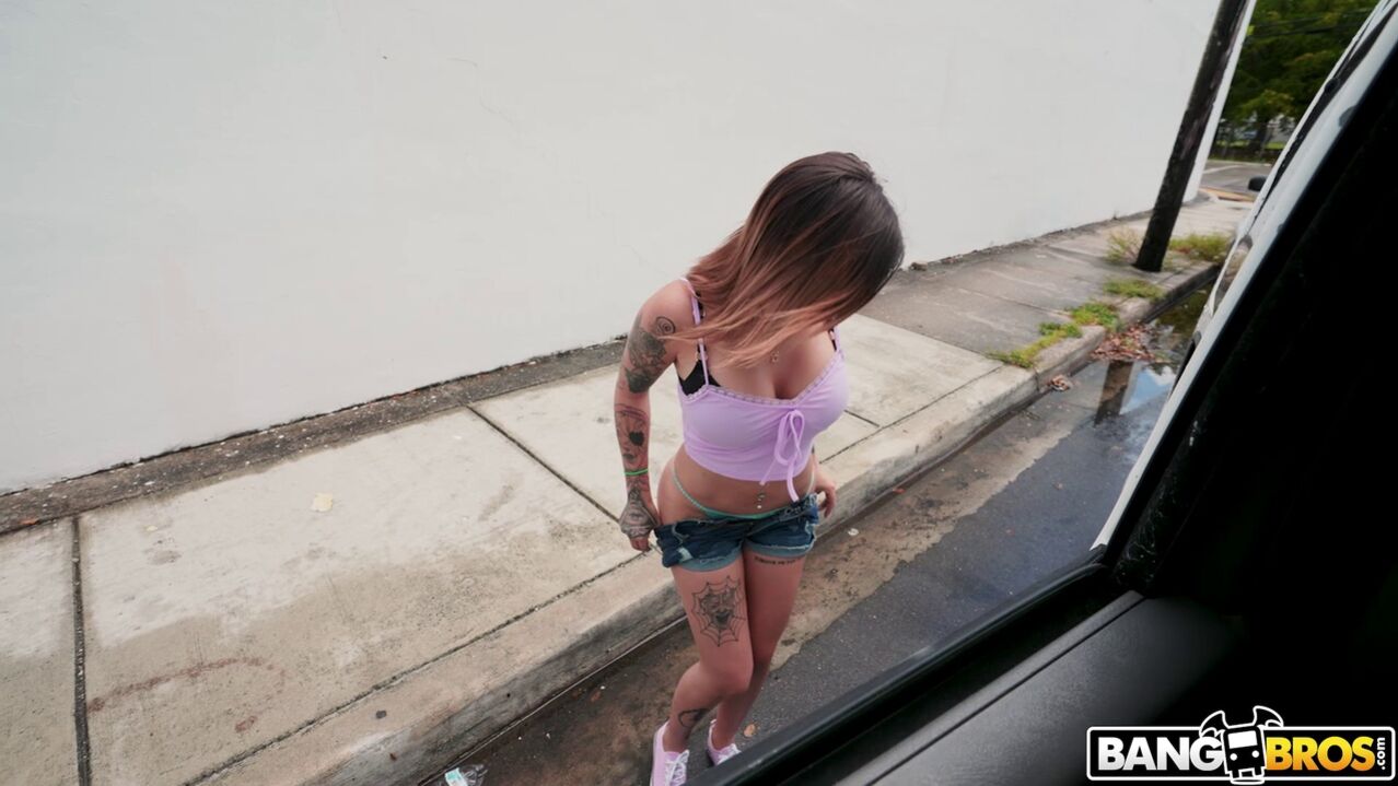 Wild Girl Twerks For a Ride