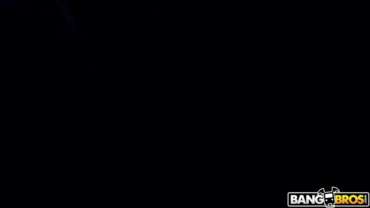 Wild Girl Twerks For a Ride