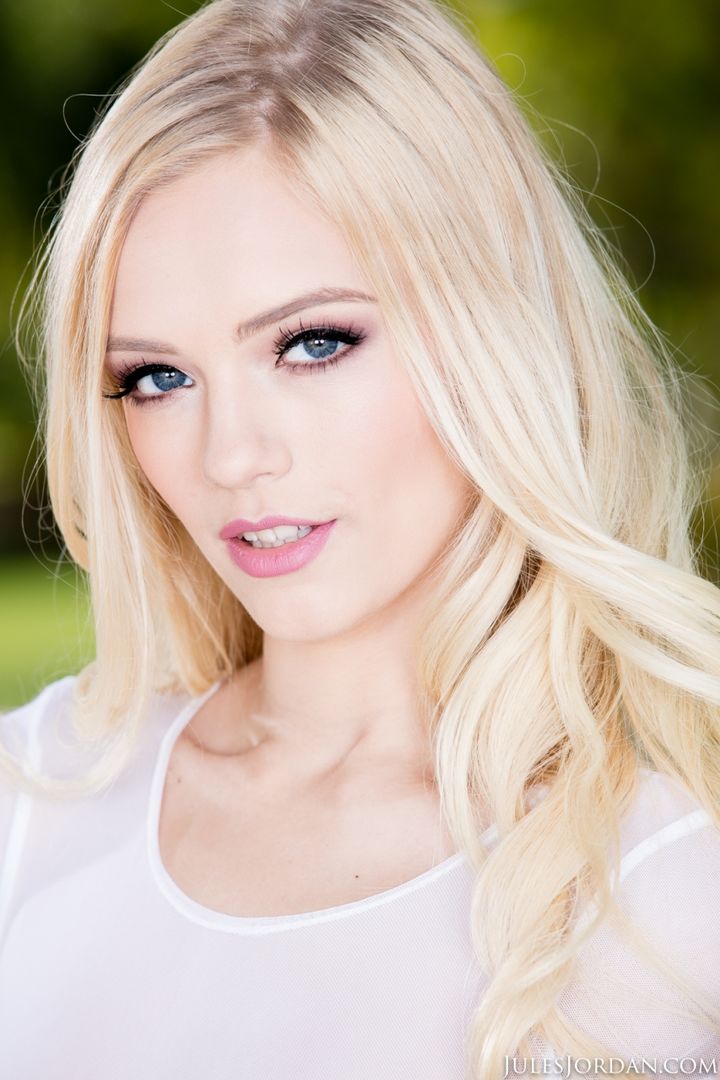 Alex Grey Glamour Model Takes It Up The Ass