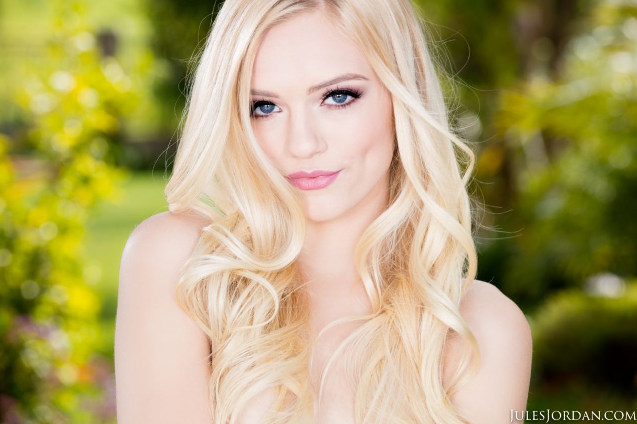 Alex Grey Glamour Model Takes It Up The Ass