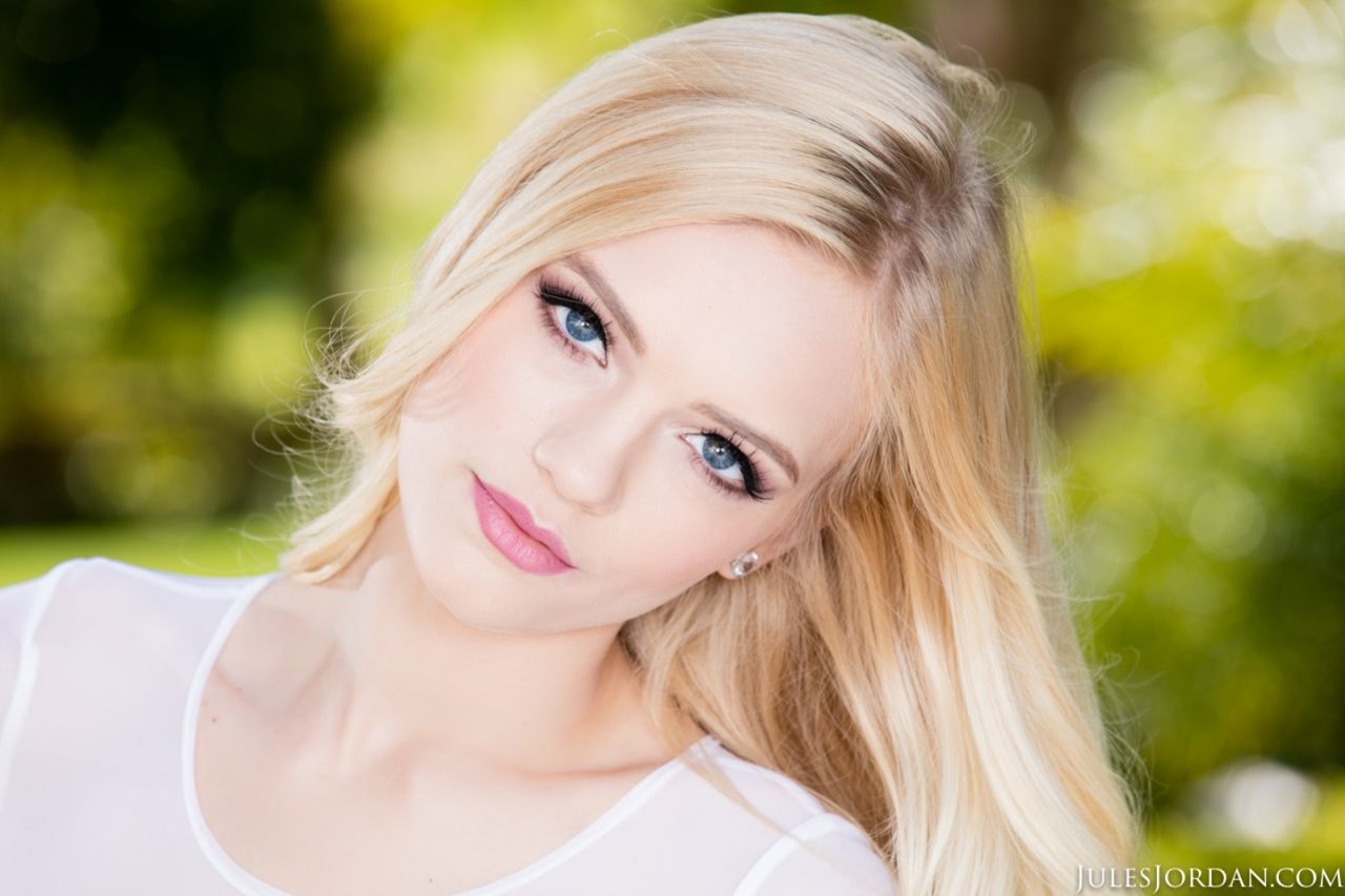 Alex Grey Glamour Model Takes It Up The Ass
