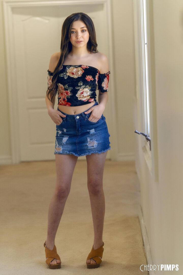 Fresh And Sexy Babe Sia Lust Loves To Fuck