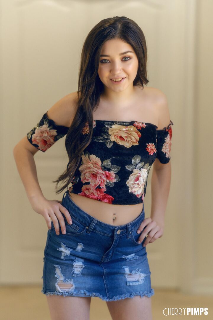 Fresh And Sexy Babe Sia Lust Loves To Fuck