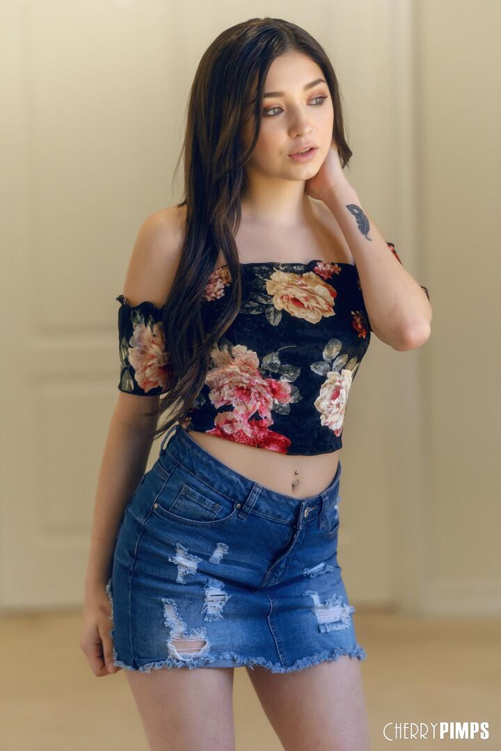 Fresh And Sexy Babe Sia Lust Loves To Fuck