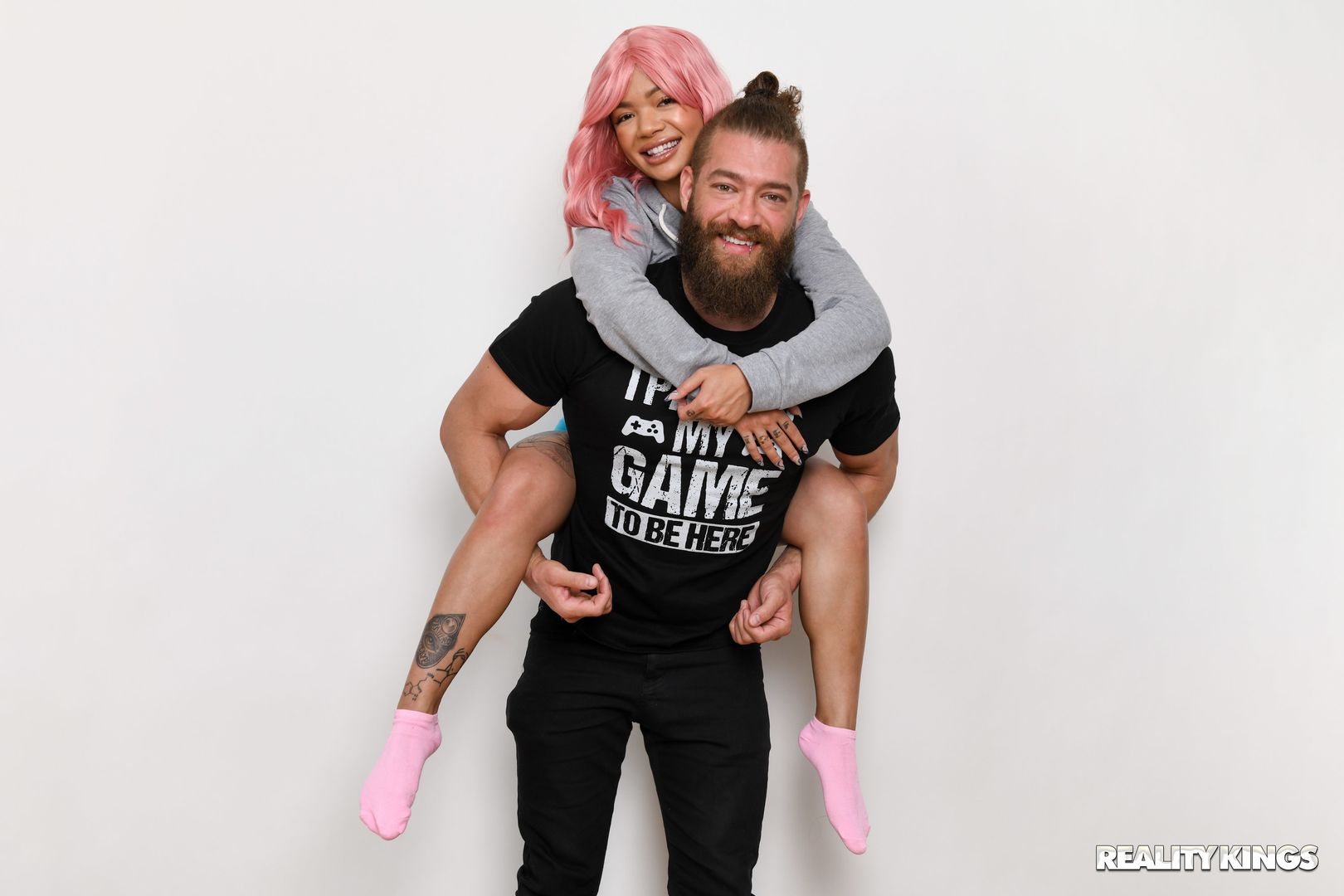Gamer Girl Bangs Her Roommate
