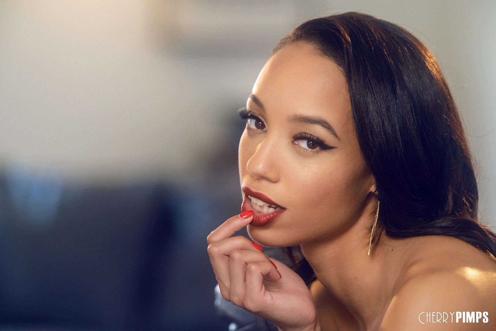 Alexis Wants To Grind Her Pussy All Over Your Face