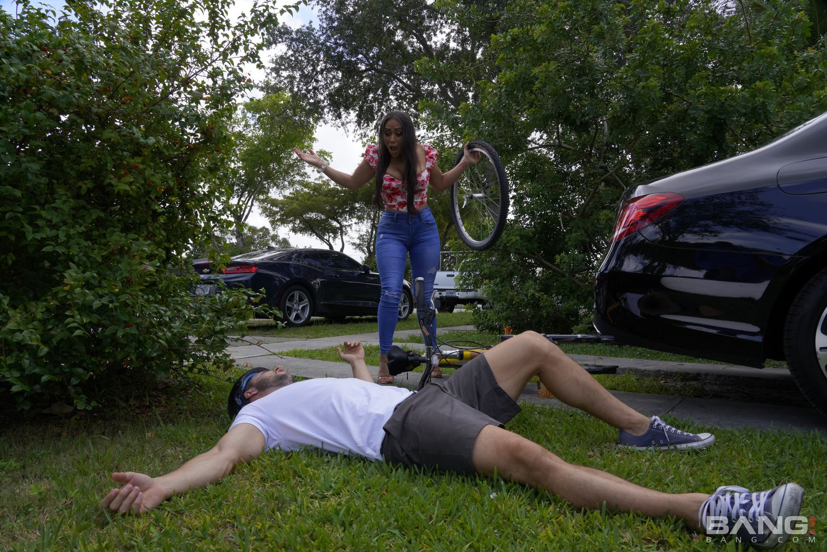 Carmela Clutch Finds Herself In A Sticky Situation And Fucks Out Of It