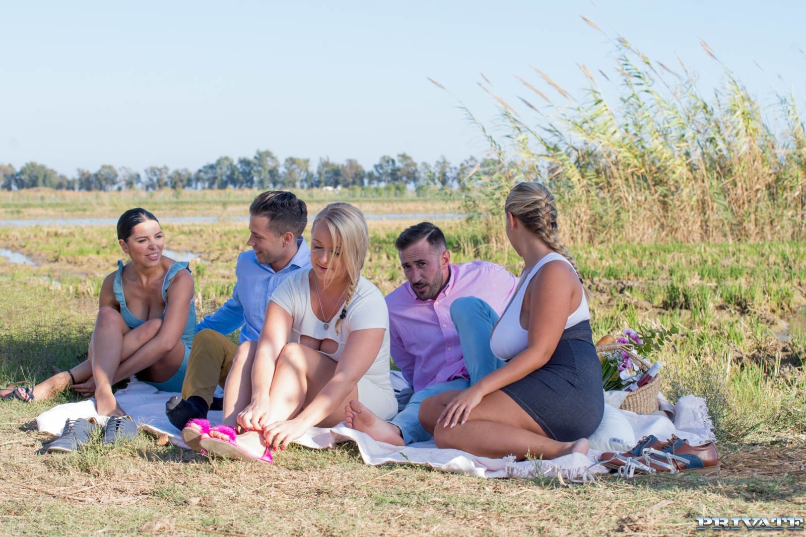 Kira Queen, Bambi Bella and Crystal Swift, in country orgy