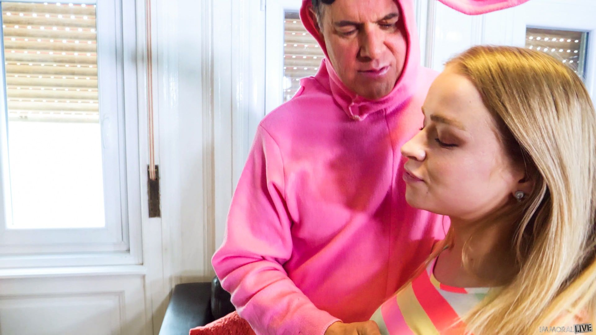 Super Cute Cousins Kate and Alexa Have a Crazy Easter Egg Hunt