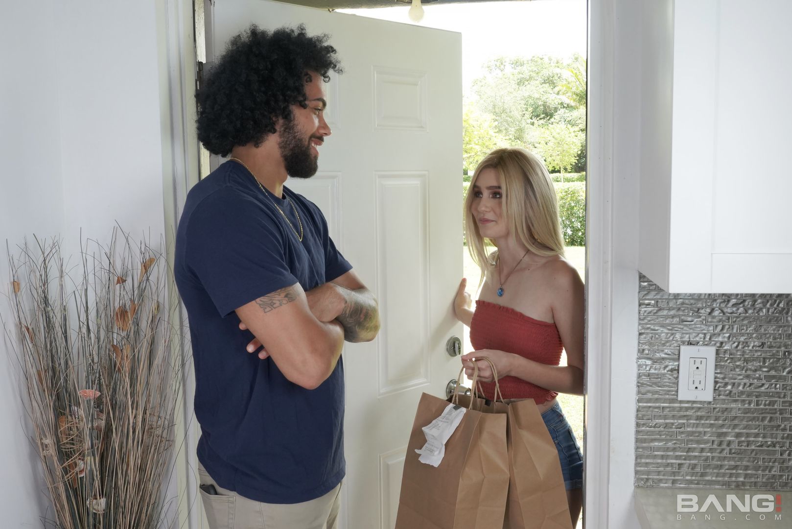 Alicia Williams Gets Tipped Extra For Her Sexual Favors
