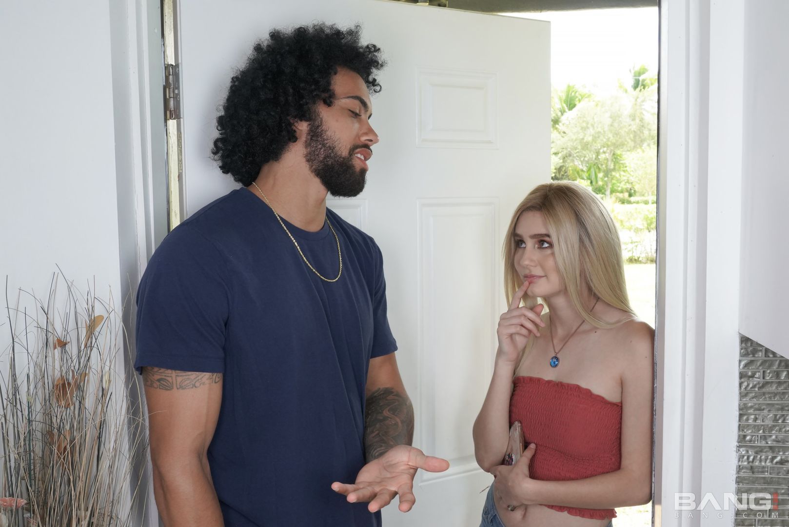 Alicia Williams Gets Tipped Extra For Her Sexual Favors